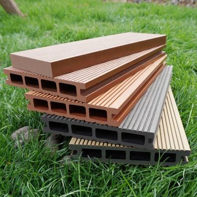 Vendita diretta di pannelli compositi per pavimenti esterni con densità 1,3%-1,4% e impermeabili