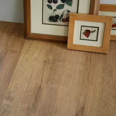 Pavimenti laminati in legno impermeabili con blocco a clic di 12 mm a colori multipli
