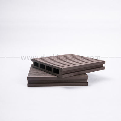 WPC Flooring Boards in supporto tecnico online e soluzioni per progetti di progettazione grafica
