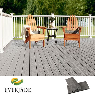 Progettazione a scanalatura Long Life Wpc Legno Grano Decking di superficie liscia per aree ad alto traffico