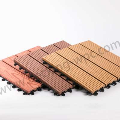 Trasforma lo spazio esterno del tuo hotel con piastrelle di legno 300x300x22/25mm