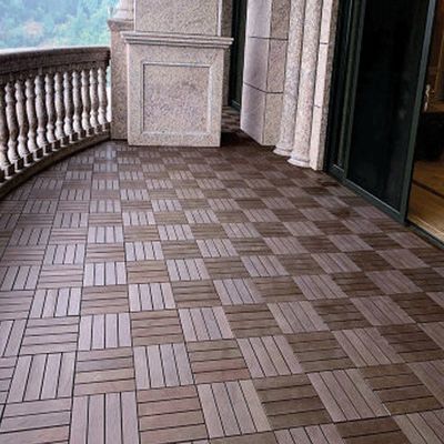 Trasforma lo spazio esterno del tuo hotel con piastrelle di legno 300x300x22/25mm