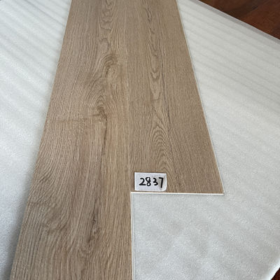 Pavimenti a colori semplici a spc clic realizzati con materiali vergini al 100% per un'installazione facile