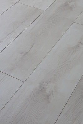 Pavimenti laminati AC3 da 7 mm per una funzione insonorizzata e elevate prestazioni resistenti all'usura