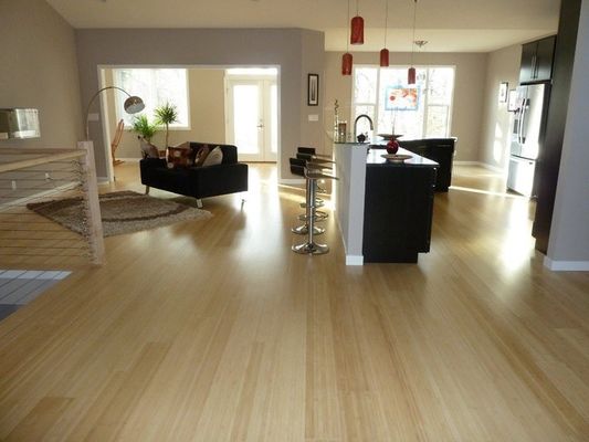 Trasforma il tuo spazio con pavimenti di legno laminato resistenti all'acqua