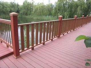 Trasforma il tuo giardino con una recinzione composita di legno di giada e plastica