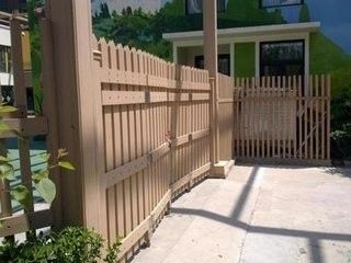 Trasforma il tuo giardino con una recinzione composita di legno di giada e plastica