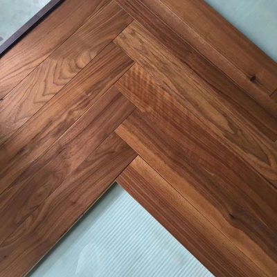 Pavimenti in legno massello di 15 mm, progettati su misura, pavimenti in teak e noce.