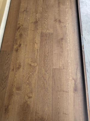 Pavimenti in legno massello di 15 mm, progettati su misura, pavimenti in teak e noce.