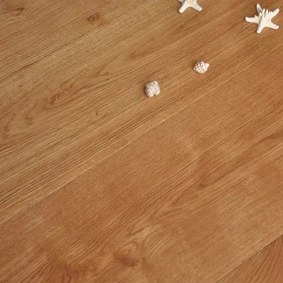 Pavimenti in rovere laminati a tre strati per un'installazione liscia