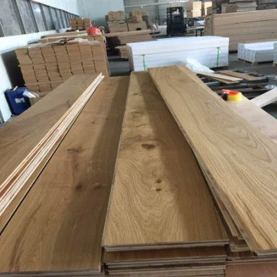Pavimenti in legno rigido T G di legno rigido ingegnerizzato rosso nero marrone vintage