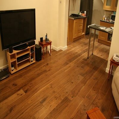 Pavimenti in legno ingegnerizzato a tre strati di 20 mm di quercia europea con finitura in rilievo nero