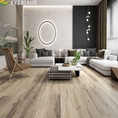 Pavimento in vinile laminato rigido e impermeabile con texture in legno