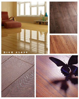 Pavimento in vinile laminato rigido e impermeabile con texture in legno