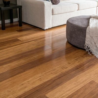 Pavimenti in bambù in colore naturale per una finitura alta lucentezza