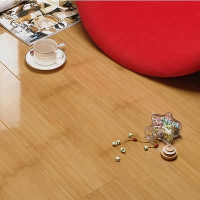 Pavimenti in bambù in colore naturale per una finitura alta lucentezza