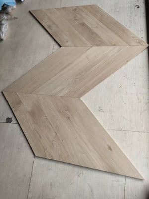 Stile di design moderno Legno duro di ossa di pesce Legno di pavimento Piastra con legno di quercia ingegnerizzato