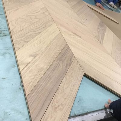 Stile di design moderno Legno duro di ossa di pesce Legno di pavimento Piastra con legno di quercia ingegnerizzato