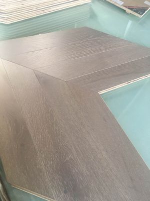 Stile di design moderno Legno duro di ossa di pesce Legno di pavimento Piastra con legno di quercia ingegnerizzato