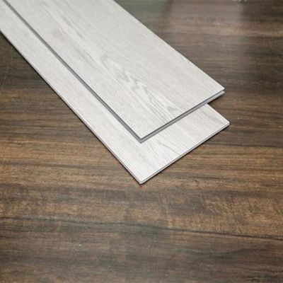 Pavimenti SPC impermeabili e antiscivolo Legno a aspetto largo piastra Pavimenti compositi 4mm 5mm