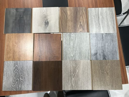 Pavimenti in legno laminato impermeabile da 8 mm a effetto grano di legno con modello di bisella a scanalatura U