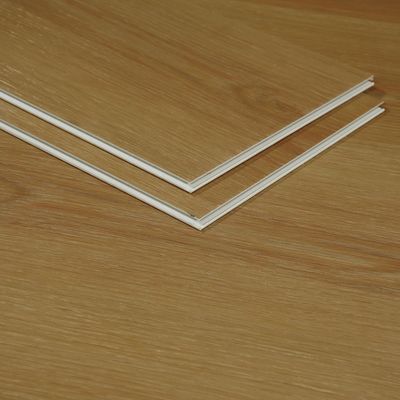 Pavimenti SPC impermeabili e antiscivolo Legno a aspetto largo piastra Pavimenti compositi 4mm 5mm