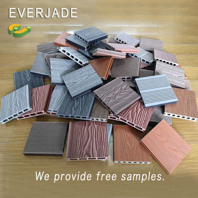 Tavole di rivestimento con superficie antiscivolo in legno e plastica in Australia