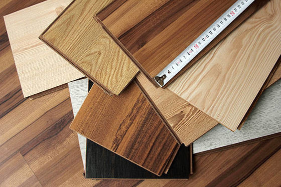 Piastrelle di pavimenti laminate di ossa di pesce anti-statiche pressate U-Groove V-Groove per soggiorno