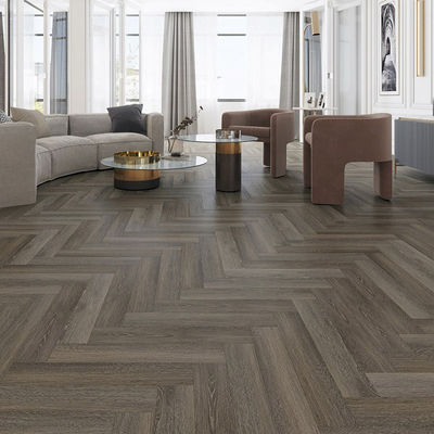 Pavimenti in legno, pietra, grano, plastica e materiale composito conformi alla norma ISO14001