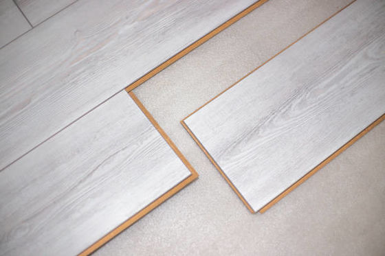 Moderno design 1218*240mm Pavimenti in laminato bianco lavato per pavimenti in legno stile moderno