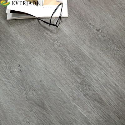 SPC pavimenti in vinile 5mm 8mm Piastrelle di lusso per il cliente