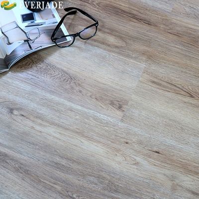 SPC pavimenti in vinile 5mm 8mm Piastrelle di lusso per il cliente