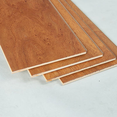 Pavimento in legno VSPC 8 mm impermeabile e ignifuge con texture naturali