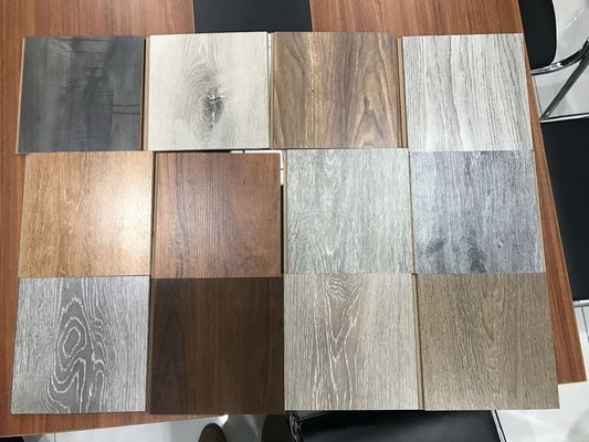 Pavimenti in laminato in rilievo spazzolato TAP GO Decor Pavimento in legno Click System Bordi quadrati