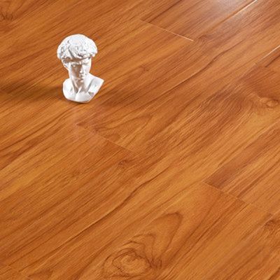 Pavimenti laminati in legno con solfa a V e U