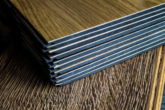 Resolutivo SPC duraturo pavimento con Unilin clicca pavimento piastrelle di plastica pavimento di assi di vinile