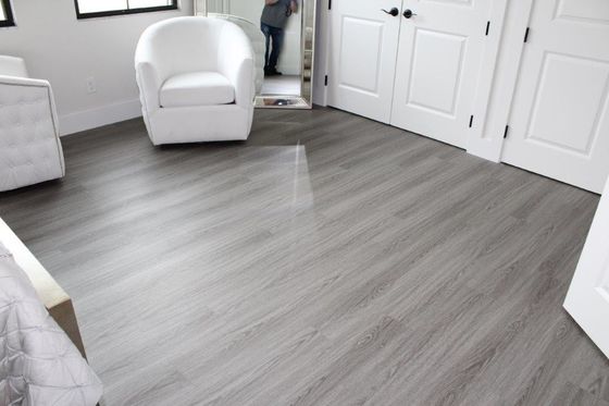 Resolutivo SPC duraturo pavimento con Unilin clicca pavimento piastrelle di plastica pavimento di assi di vinile