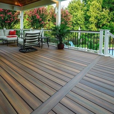 Pavimenti per imbarcazioni di teak sintetico e composito legno-plastico