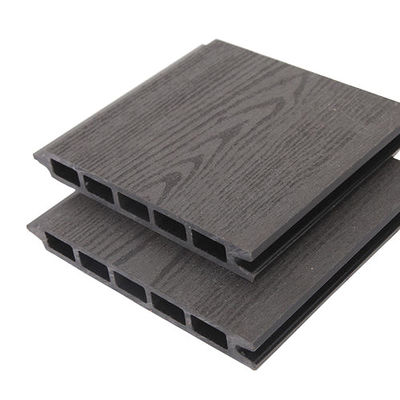 Disegno tradizionale WPC pavimentazione composito Decking Board per esterni 18-25mm Spessore