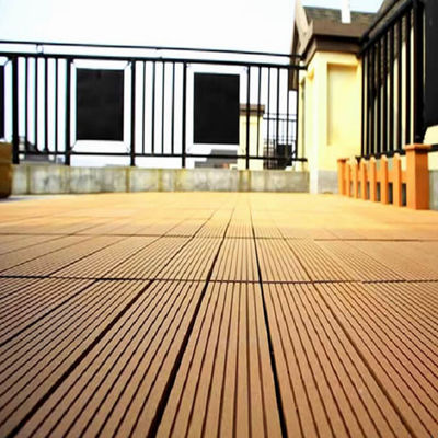 Disegno tradizionale Waterproof Fire Resistant WPC Decking Board con kit di angolo