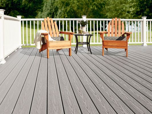 Decking composito per giardino e patio in legno in superficie in rilievo ecologico