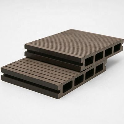 Moderna tavola da terra esterna in WPC per pavimenti di piscina resistenti alle crepe