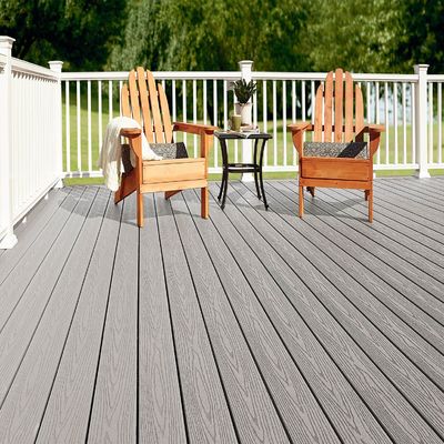 Moderna tavola da terra esterna in WPC per pavimenti di piscina resistenti alle crepe