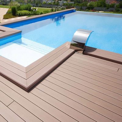 Dischi di copertura per esterni con design coestruso solido, di lunga durata e di scarsa manutenzione