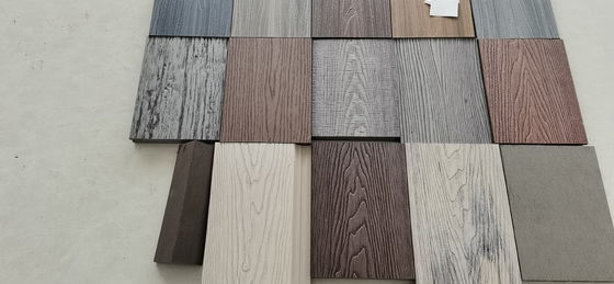 Tavolo composito in legno per spazi esterni