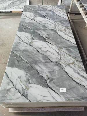 Pannello di parete in PVC a alta lucentezza impermeabile Veneer di marmo in pietra artificiale UV per la casa